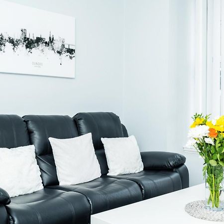 Central Serviced Apartments - 2 Bedroom - Ground Floor - Monthly & Weekly Bookings Welcome - Free Street Parking - 2 Double Beds - Wifi - Smart Tvs In Rooms - Fully Equipped - Heating 24-7 - Contractor & Short Stay Favourite Dundee Exterior foto