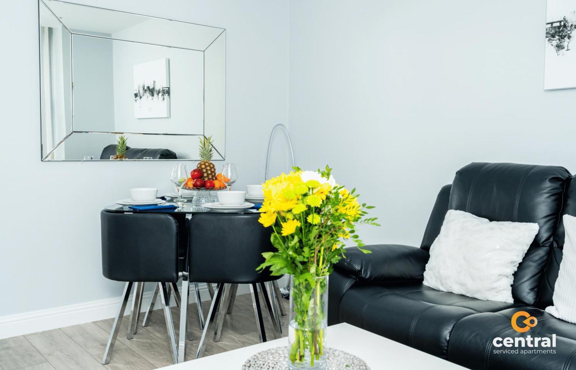 Central Serviced Apartments - 2 Bedroom - Ground Floor - Monthly & Weekly Bookings Welcome - Free Street Parking - 2 Double Beds - Wifi - Smart Tvs In Rooms - Fully Equipped - Heating 24-7 - Contractor & Short Stay Favourite Dundee Exterior foto